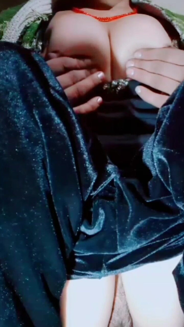 TricolorMusic3: 오, 너의 자지를 보고, 내 보지에 물이 나오고 있다. 내 보지는 매우 참을성이 빨아. 내 자지를 갈망해