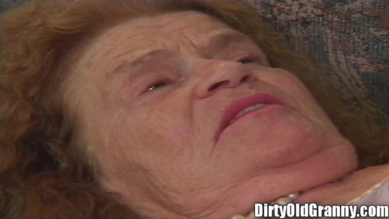 Dirty Old Granny: 자지 N Lezbo 바디 빌더 딜도 창녀에게 따먹히는 음란한 할머니 빨간 머리 못생긴 보지!