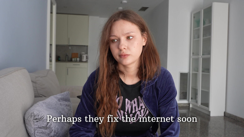 Alexa Poshspicy: Üvey kız kardeş nasıl duracaklarını bilmiyor. Üvey kız kardeşinle kart oynuyor