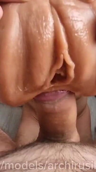 Mengongkek pantat dan pepek jalang sperma dari kawan baik saya membantu
