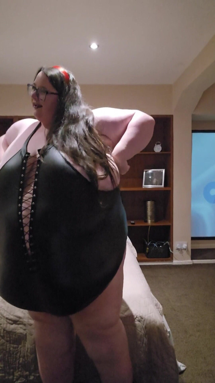 SSBBWLadyBrads: 胖美女性感胖黑皮西装