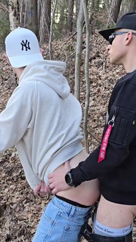 Seks luar di dalam hutan dengan si jalang gay saya - dia menghisap saya sebelum mengambil batang saya tanpa kondom