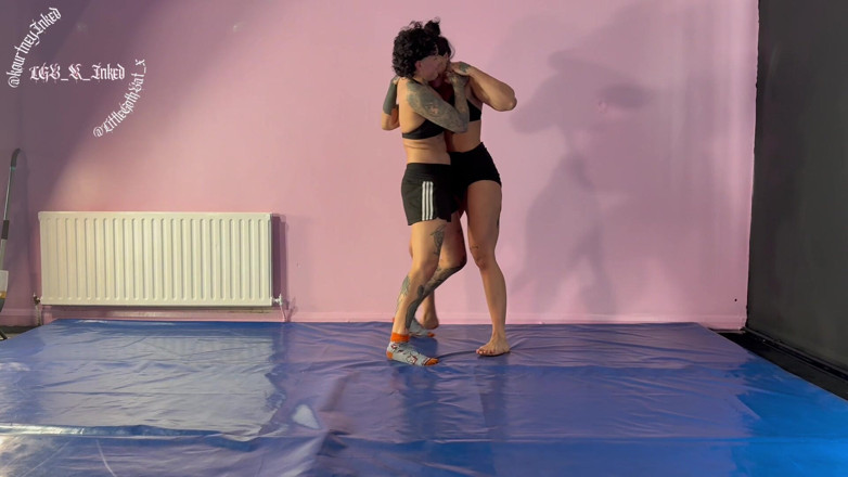 She Wrestle: 핫한 소녀 2인의 격렬한 섹스