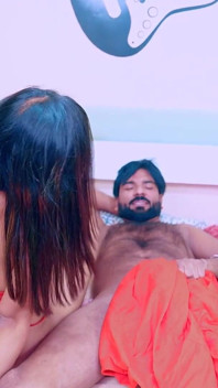La ragazza super calda ha bisogno di un grosso cazzo per la sua figa con un grande buco