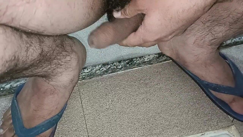 LovedSunsine1990: Setiap kali aku sendirian di rumah, aku berkeliaran telanjang.