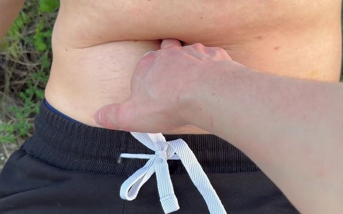 Navel fans: Rốn tôn sùng: lần chạm đầu tiên
