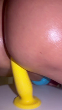Guardo il porno di patrigno e gioco con il mio ragazzo
