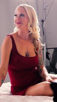 Poznávám sexy manželku Carter před jejím prvním gangbangem vůbec