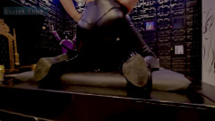 Strict Senz: Sheela Sinner Facesitting & Smo Thering na skřipeci