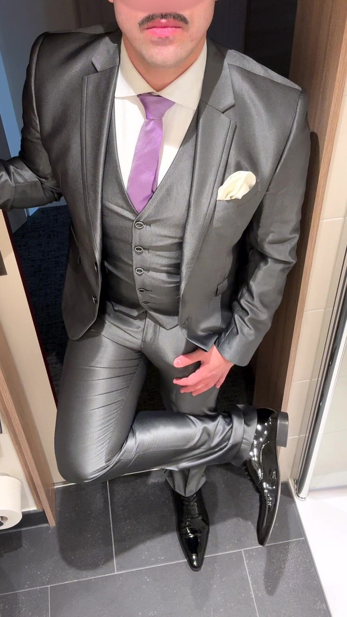 Master Shiny Shoes: abito lucido, scarpe lucide, cazzo lucido