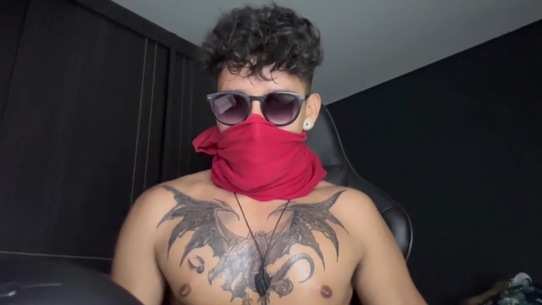 Andcristiann: Mijn lul wordt hard terwijl ik online Engelse lessen krijg