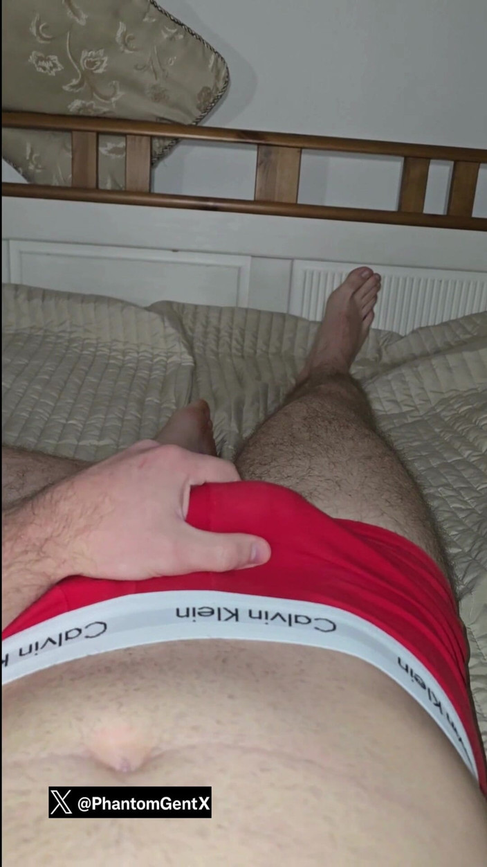 PhantomGentX: GeniegentX gay solista accarezza un grosso cazzo con chiacchiere sporche...