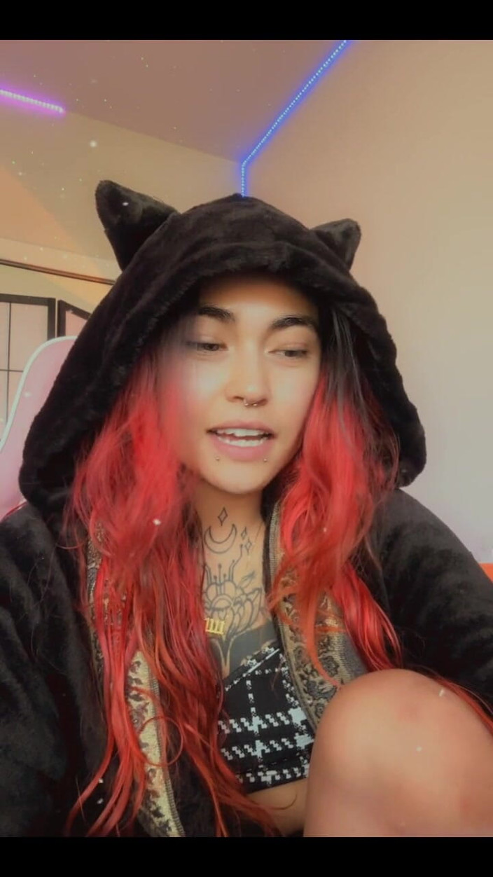 lilRavenFox: Saya Benar-benar Perlu Layan Diri Saya