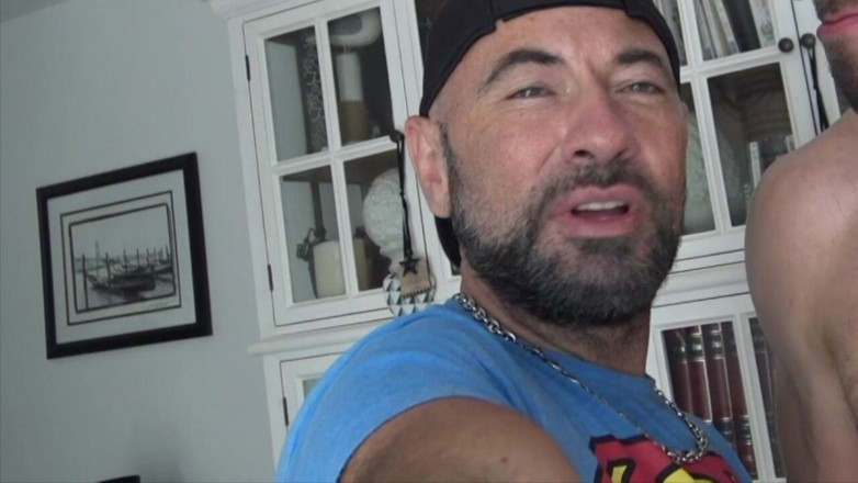 Only Bareback Porn Studio Amator: Zwei superschöne heterosexuelle Männer lutschen sich gegenseitig