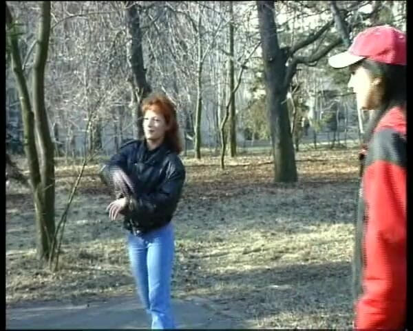 German Fuck Movie: Za niemieckimi drzwiami jest ostro zerżnięta