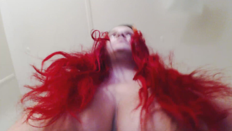 Scarlet Vixen: Tette che rimbalzano e oscillanti