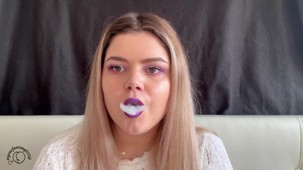 Your fantasy studio: Güzel makyajlı ve duman halkalı sigara fetişi