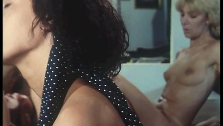 Inhonorof porn: Orgia Villa: Essas Putas Querem Que Todos Aproveitem