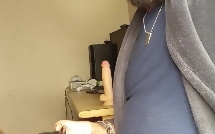 Prettypoison: 脚立は私のホットな小柄な入れ墨の体を硬く、止まることなくファックします