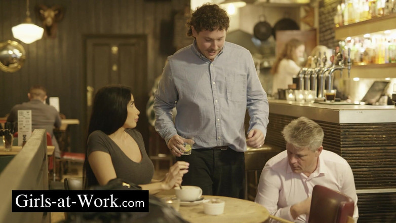 Girls At Work: První večer svobody