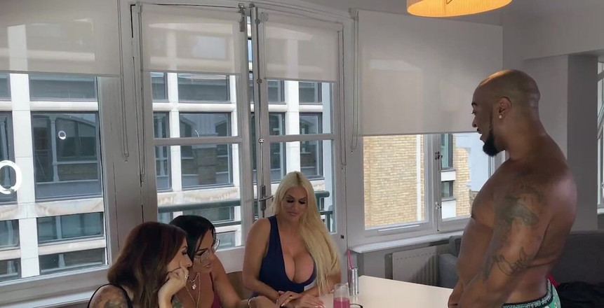 Adreena Winters: 当我唯一的客气话是关于他的拳击手