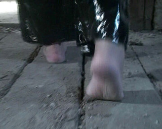 Anna Devot: Annadevot - çamurda yalınayak