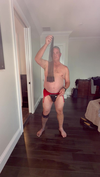 GottaLuvBB: Padrasto chega em casa de terno