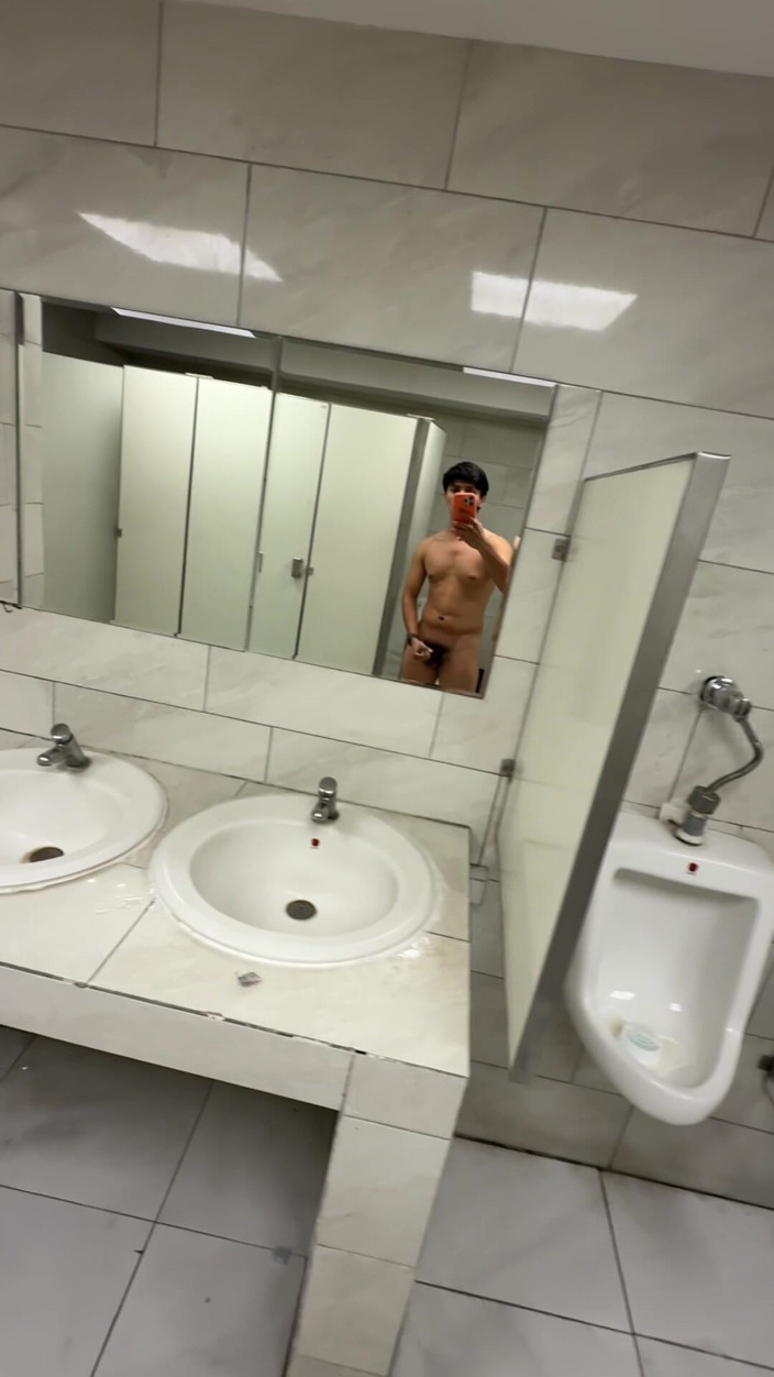 joanraay: Masturberen in een toilet