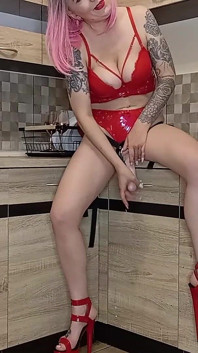 Lady Angela Zmysłowy Strapon POV Red Pleaser obcasy czerwony lateks bielizna wytatuowana bogini