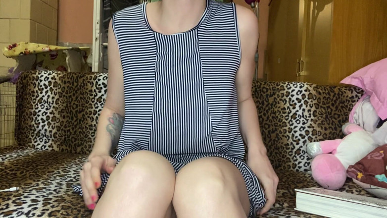 Cuteblonde666: 털이 무성한 보지의 치마 2