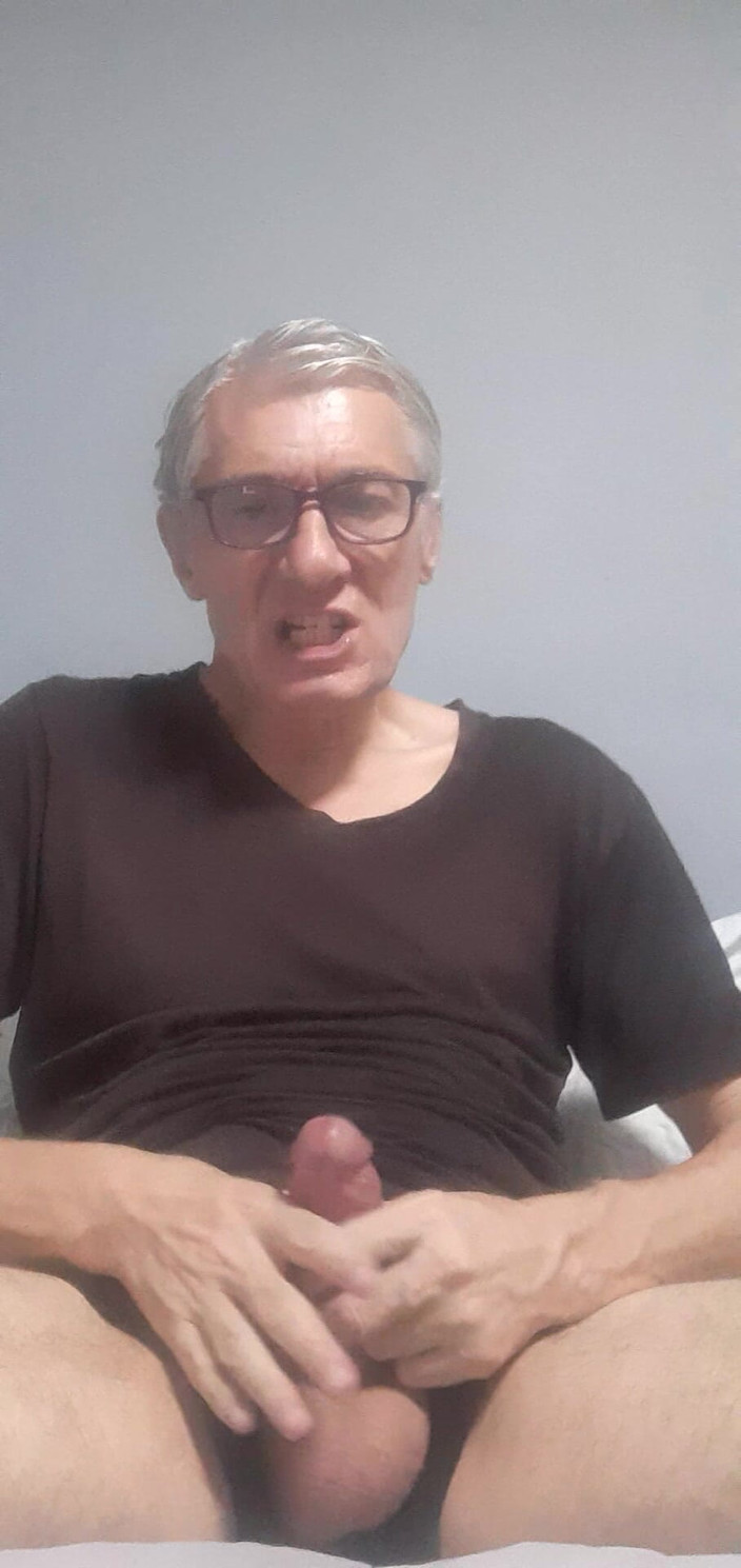 Big uncut hard cock: Sega mastürbasyon yapıyor