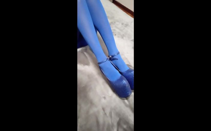 LauraOnHeels: MILF Perfect Body with Pantyhose and Eight Inch Heels