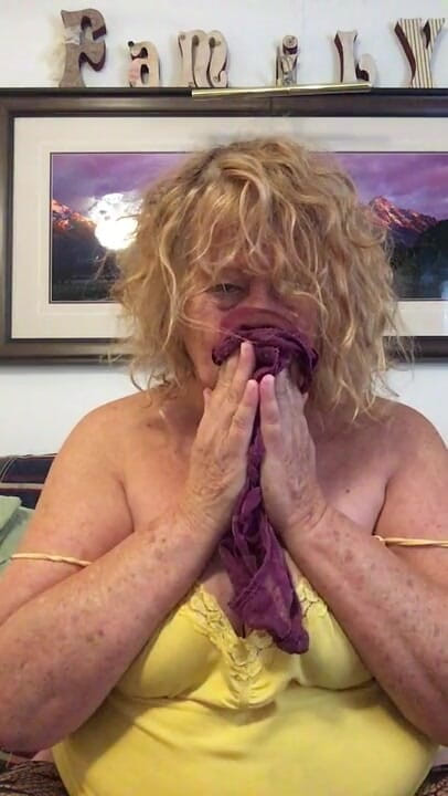 Big Ass 4 U: Sexy nonna arrapata si toglie le mutandine cattive