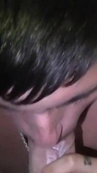 Mi scopo l'dita nuova cagna ragazzo