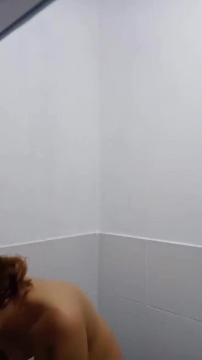 Pussycatth: La piccola Pinay fa una doccia con una provocazione sul...