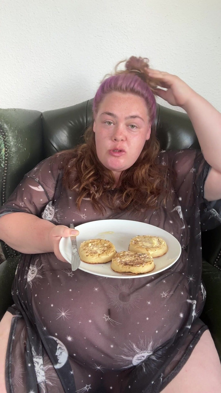 fatemmabbw: Enorme hongerige bbw vult zichzelf bij het ontbijt