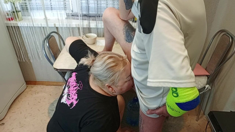 Zona901: Po południu pieprzę mojego sąsiada w ustach w kuchni i...