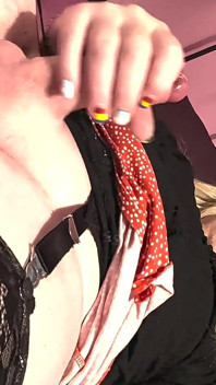 Horny Nikki Squirts