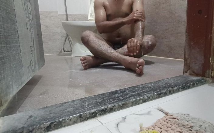 LovedSunsine1990: Ogni volta che faccio un bagno, faccio un bagno nudo.