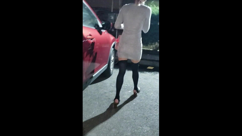 Fantasy Milf: Bar Pee Slut