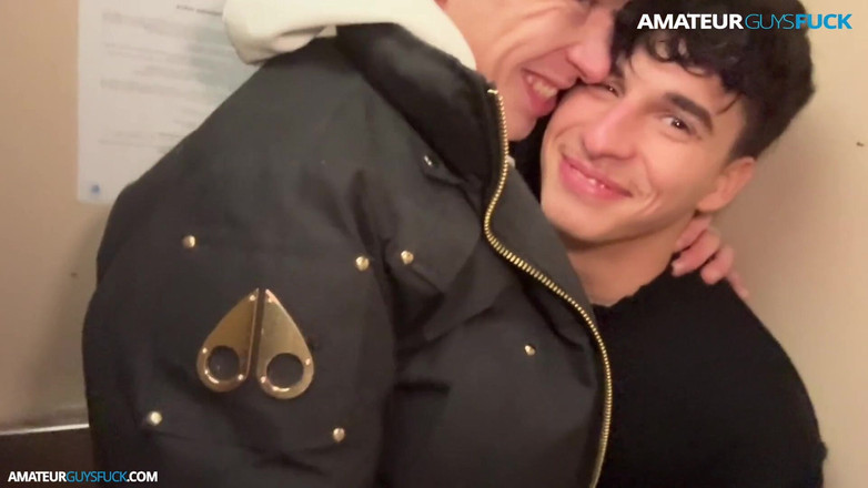 Amateur Guys Fuck: AGF: Kardeşimle asansörde sıcak oyunlar!