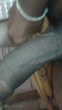 Solo-masturbation auf einer toilette