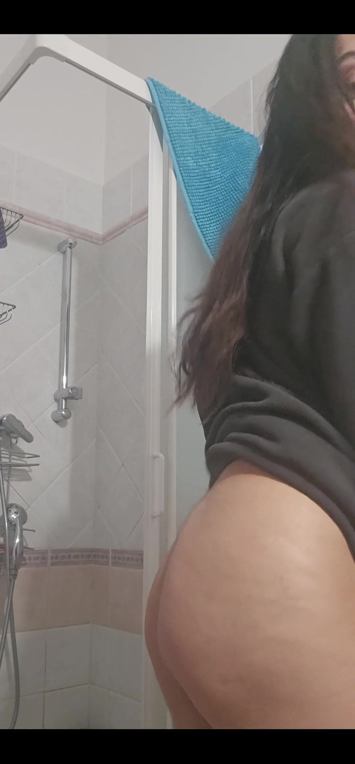 Only Maya: Potřebuji instalatéra, sprchoval jsem se a nic už nefunguje