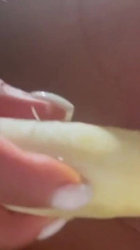 Monika Fox Nacpala banán do kundičky a zadku