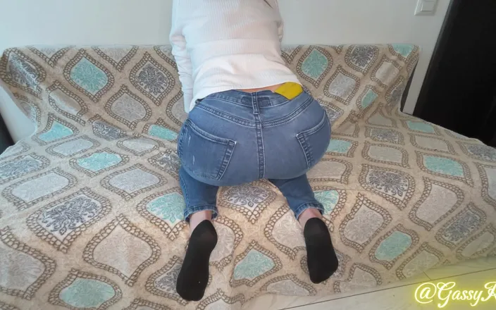 GassyKat: Stinky Farting Queen in Tight Blue Jeans