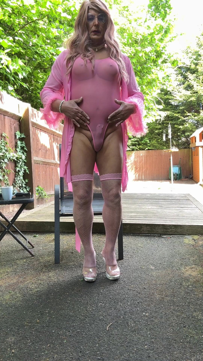 Kellycd2022: Sexy crossdresser Kellycd2022 en medias y tacones