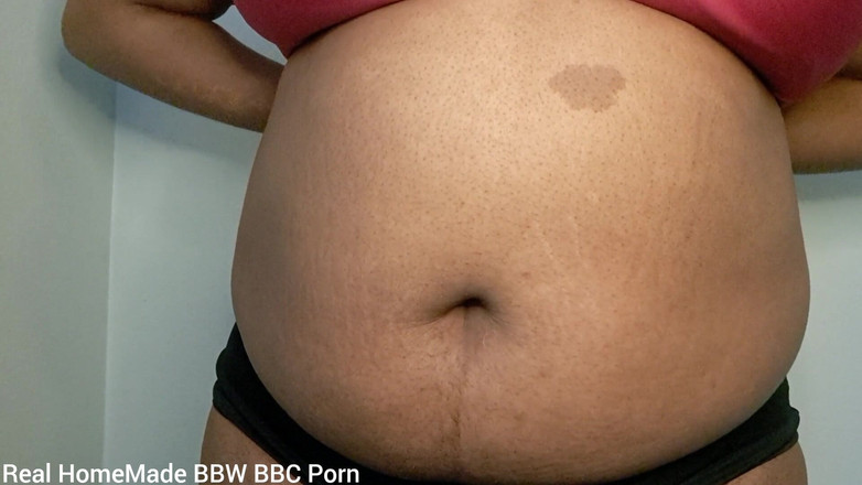 Super sexy ebony cuties: Spremendo le mie tette provando diversi reggiseni