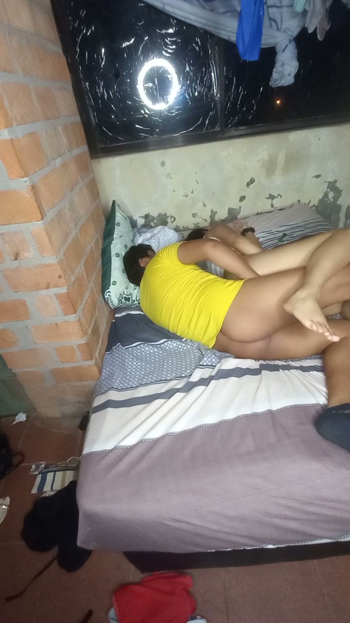 Latina_hot911: Только я пришла посмотреть фильмы, сводный брат