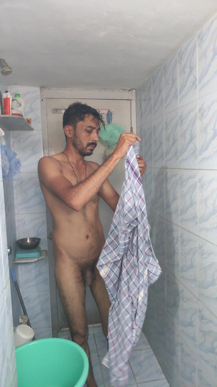 UltraHotBoy69: Get Bath Nude with Face