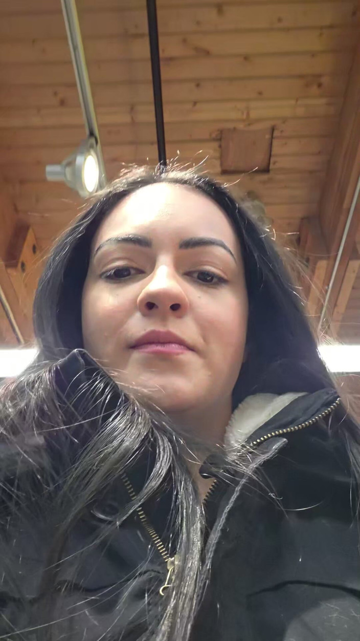 Isabelle Luxe: Errands cu un dop de ou în pizda mea pompată!